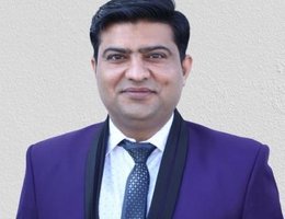العميل Naveed Anjum