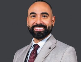 العميل Jon Nahous