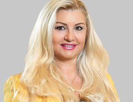 العميل Nina Pekina