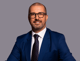العميل Robert Searle