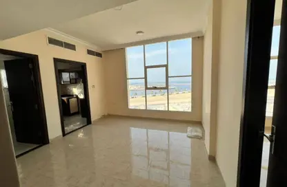 شقة - غرفة نوم - 1 حمام للايجار في مساكن كورنيش عجمان - طريق كورنيش عجمان - عجمان