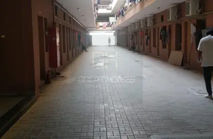 سكن عمال - استوديو - 8 حمامات للايجار في جبل علي - دبي