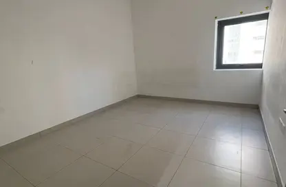 شقة - 3 غرف نوم - 2 حمامات للايجار في مساكن كورنيش عجمان - طريق كورنيش عجمان - عجمان