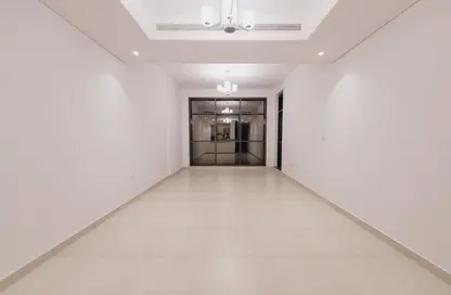 Apartment - 1 Bedroom - 2 Bathrooms for rent in Airport Road Area - Al Garhoud - Dubai