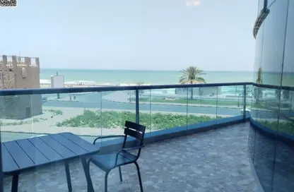 شقة - غرفة نوم - 2 حمامات للبيع في مساكن كورنيش عجمان - طريق كورنيش عجمان - عجمان