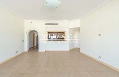 Apartment - 2 Bedrooms - 3 Bathrooms for rent in Al Khushkar - Shoreline Apartments - Palm Jumeirah - Dubai