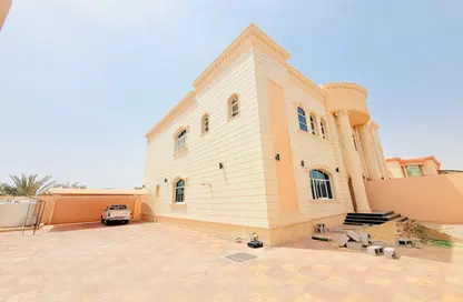 Villa - 4 Bedrooms - 7 Bathrooms for rent in Al Bateen - Al Ain