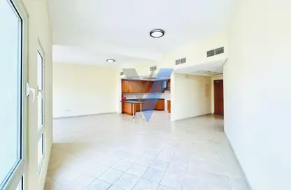 شقة - 2 غرف نوم - 3 حمامات للبيع في مبنى 108-137 - طراز حديث - ديسكفري غاردنز - دبي