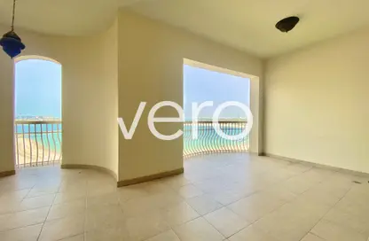 Apartment - 2 Bedrooms - 4 Bathrooms for rent in Al Msalli - Shoreline Apartments - Palm Jumeirah - Dubai