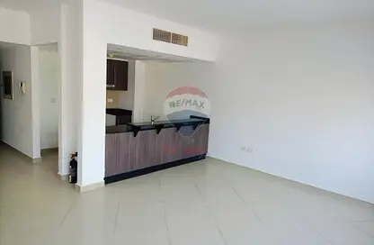 Apartment - 1 Bedroom - 2 Bathrooms for rent in Tower 42 - Al Reef Downtown - Al Reef - Abu Dhabi