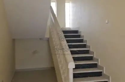 نصف طابق - 5 غرف نوم - 3 حمامات للبيع في الجزّات - ضاحية الرقة - الشارقة