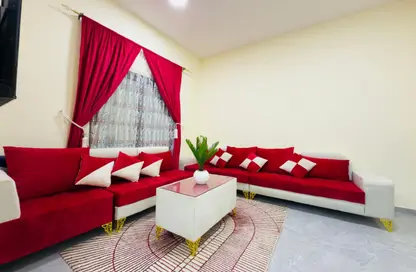 شقة - غرفة نوم - 2 حمامات للايجار في مساكن كورنيش عجمان - طريق كورنيش عجمان - عجمان