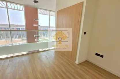 Townhouse - 2 Bedrooms - 3 Bathrooms for rent in Rukan Tower - Dubai Land - Dubai