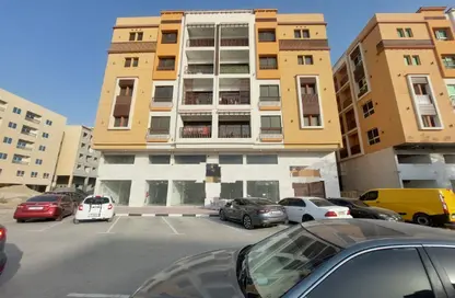 عمارة بالكامل - 8 غرف نوم - 8 حمامات للبيع في 2 المويهات - المويهات - عجمان