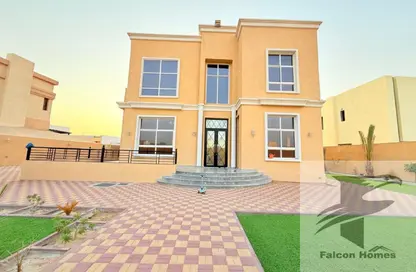 Villa - 5 Bedrooms - 7 Bathrooms for rent in Al Aweer 1 - Al Aweer - Dubai