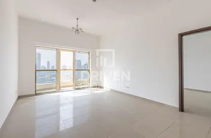 Apartment - 1 Bedroom - 2 Bathrooms for rent in Dana Tower - Jumeirah Village Circle - Dubai