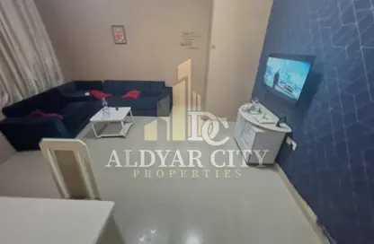 شقة - غرفة نوم - 2 حمامات للايجار في مساكن كورنيش عجمان - طريق كورنيش عجمان - عجمان