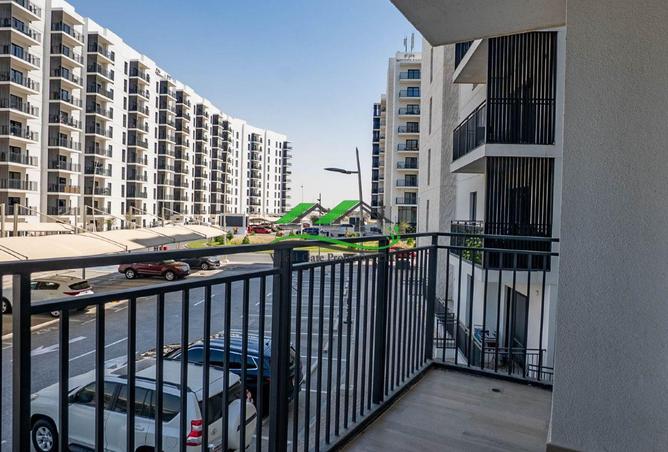 Ready To Move | Community View | Loow Floor