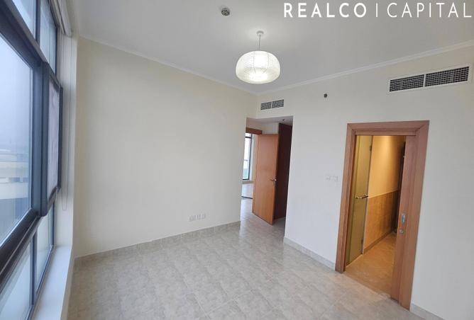 Spacious 1BR | Corner | Vacant