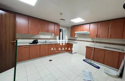 Apartment - 2 Bedrooms - 3 Bathrooms for rent in Al Khan Corniche - Al Khan - Sharjah