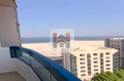 شقة - 2 غرف نوم - 2 حمامات للايجار في مساكن كورنيش عجمان - طريق كورنيش عجمان - عجمان