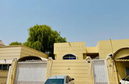 Villa - 3 Bedrooms - 5 Bathrooms for rent in Mirdif - Dubai