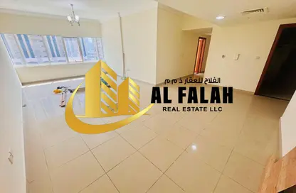 شقة - 2 غرف نوم - 4 حمامات للايجار في شارع التعاون - التعاون - الشارقة