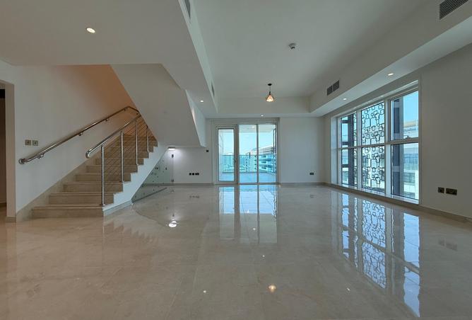 Duplex Master 5BR | Big Balcony | Close Kitchen