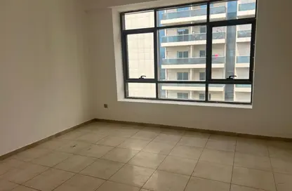 شقة - 2 غرف نوم - 2 حمامات للايجار في برج حمزة - مدينة دبي الرياضية - دبي