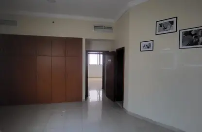 شقة - 3 غرف نوم - 3 حمامات للايجار في مساكن كورنيش عجمان - طريق كورنيش عجمان - عجمان