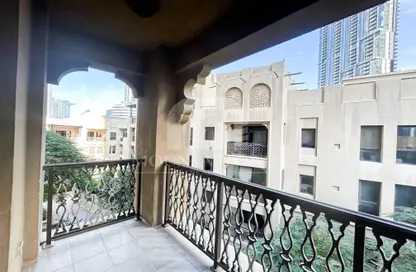 شقة - 2 غرف نوم - 3 حمامات للبيع في ينسون 5 - ينسون - المدينة القديمة - دبي