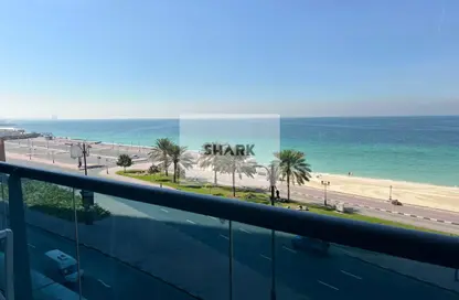شقة - غرفة نوم - 2 حمامات للايجار في مساكن كورنيش عجمان - طريق كورنيش عجمان - عجمان