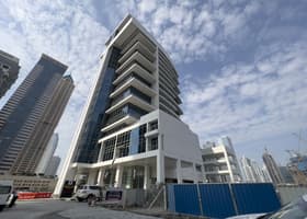 صورة لـ التصميم الخارجي للمبنى في برج وارف الغربي