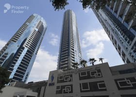 صورة لـ التصميم الخارجي للمبنى في باي سنترال شرق